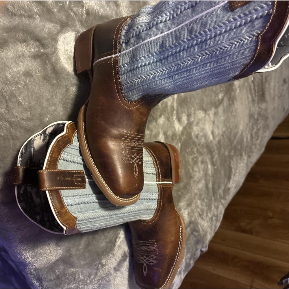 Laredo Brown Western Boots with Pull-On Style and Decorative Stitching